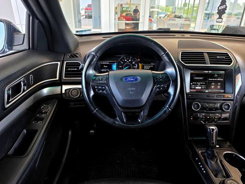 Used 2016 Ford Explorer XLT w/ Equipment Group 202A AWD/4WD image 19