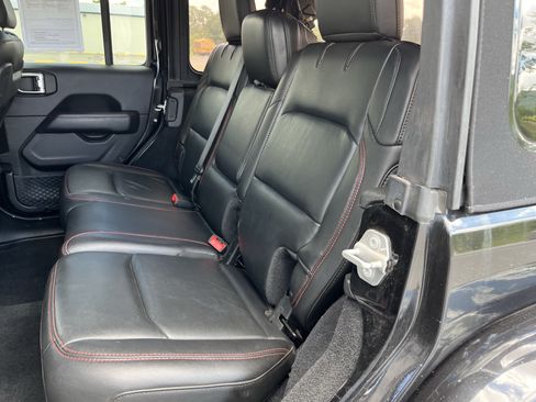 Used 2018 Jeep Wrangler Unlimited Rubicon AWD/4WD image 18
