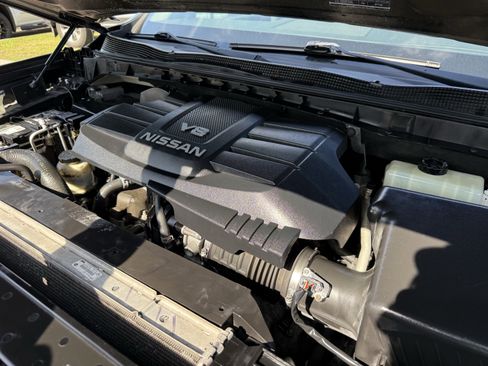 Used 2018 Nissan Titan SL image 33