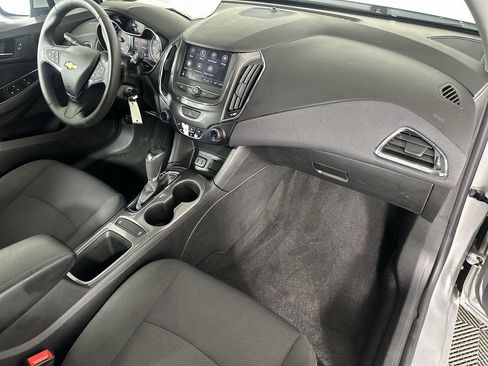 Used 2019 Chevrolet Cruze LT FWD image 28