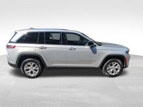 Used 2023 Jeep Grand Cherokee Limited AWD/4WD image 6