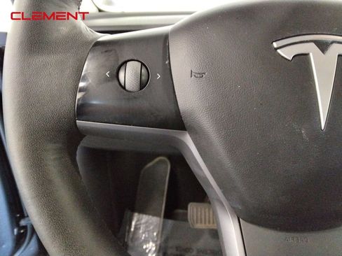 Used 2021 Tesla Model Y Long Range image 11