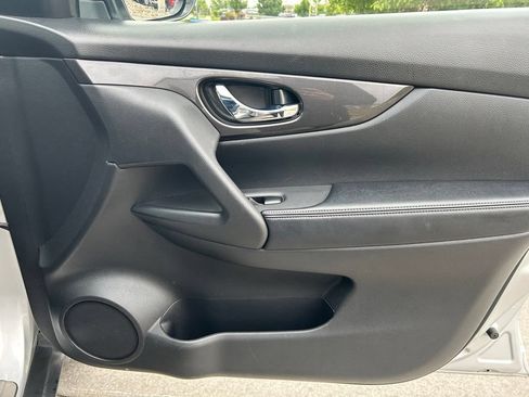 Used 2019 Nissan Rogue SV w/ Sun & Sound Touring Package AWD/4WD image 30
