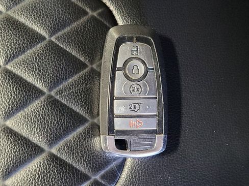 Used 2023 Ford Edge Titanium image 32