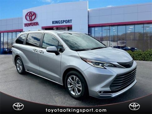 Used 2023 Toyota Sienna Platinum image 7