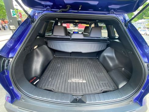 Used 2024 Toyota Corolla Cross AWD Hybrid w/ Moonroof Package image 30