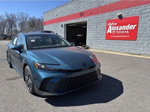 New 2026 Toyota Camry SE image 1