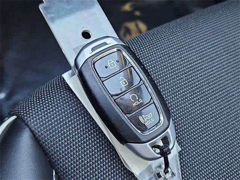 Used 2022 Hyundai Venue Limited image 33