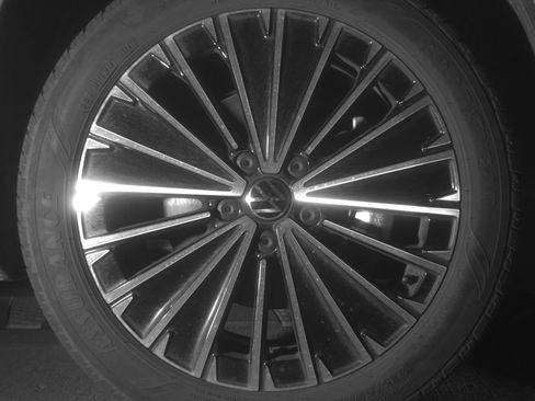 Used 2025 Volkswagen Taos SE image 13