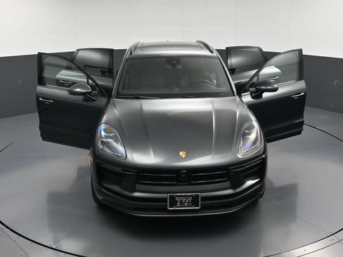 Certified 2026 Porsche Macan AWD/4WD image 32