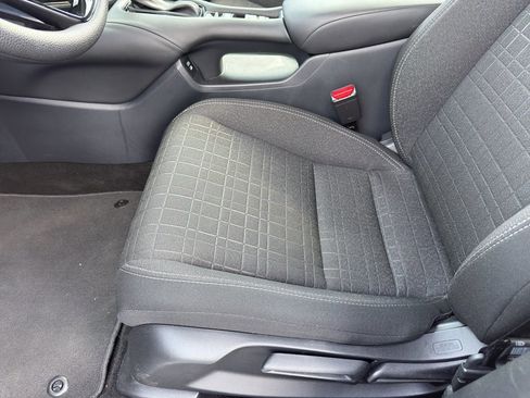 Certified 2025 Honda HR-V LX image 12