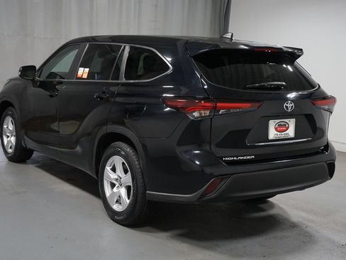 Certified 2024 Toyota Highlander LE FWD image 6