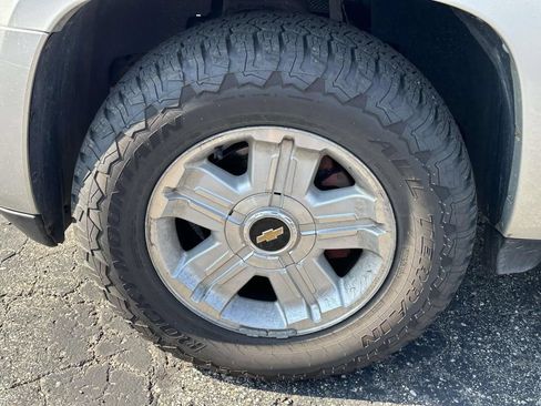 Used 2010 Chevrolet Avalanche LT w/ Luxury Package AWD/4WD image 9