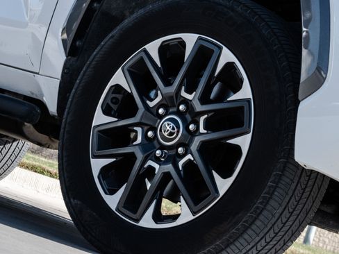 Used 2024 Toyota Tundra Limited image 9