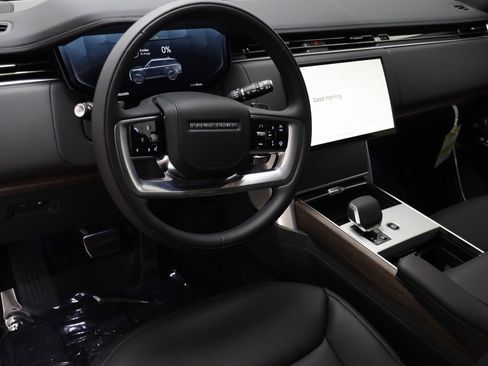 New 2025 Land Rover Range Rover SE image 8