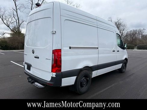Used 2025 Mercedes-Benz Sprinter 2500 image 4