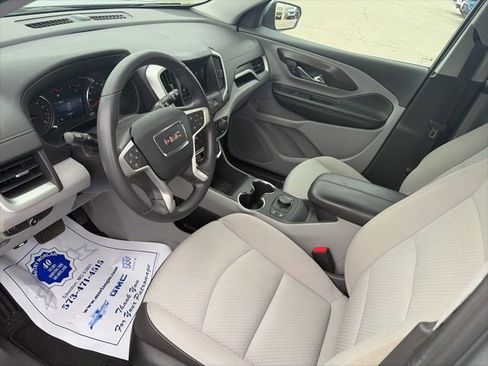 Used 2024 GMC Terrain SLE w/ Driver Convenience Package FWD image 16