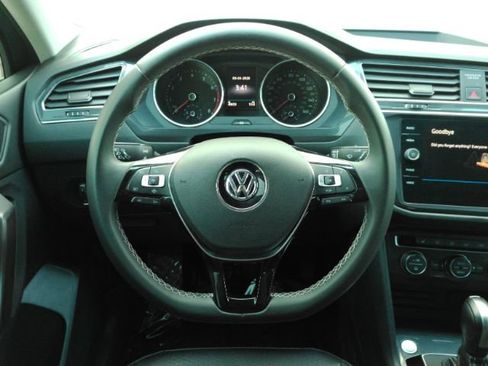 Used 2021 Volkswagen Tiguan SE image 34