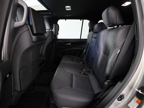 Used 2024 Lexus LX 600 4WD w/ Luxury Package image 19