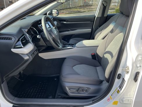 Used 2019 Toyota Camry LE image 10