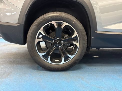 New 2026 Chevrolet Equinox LT w/ Convenience Package II FWD image 5