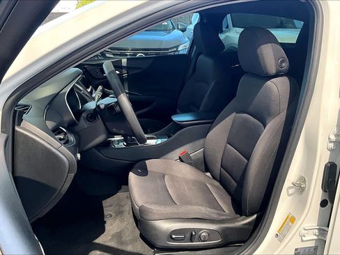 Used 2021 Chevrolet Malibu LT FWD image 8