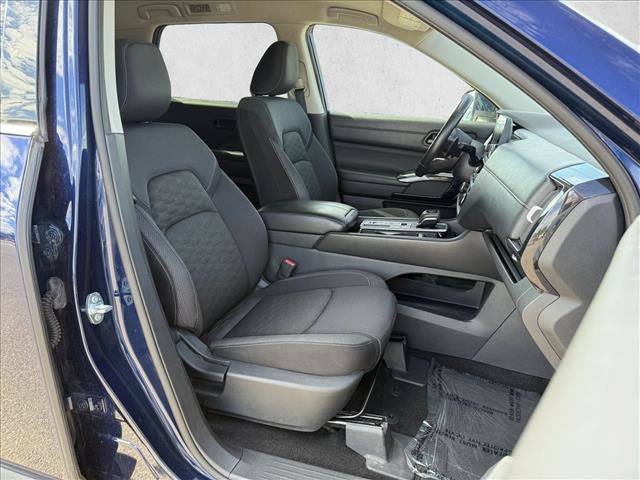 Used 2024 Nissan Pathfinder SV FWD image 13