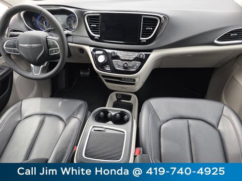 Used 2024 Chrysler Pacifica Touring-L FWD image 24