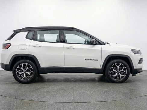 Used 2025 Jeep Compass Limited AWD/4WD image 11