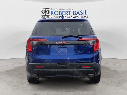 Used 2023 GMC Acadia SLT w/ Elevation Edition image 4