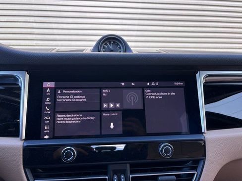 Certified 2023 Porsche Macan image 19