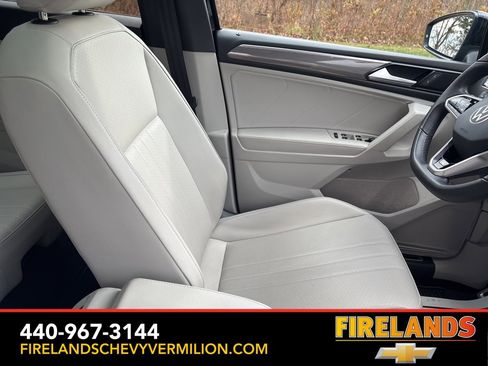 Used 2023 Volkswagen Tiguan SE R-Line image 32