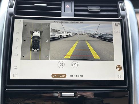 Used 2024 Land Rover Discovery Metropolitan Edition image 27