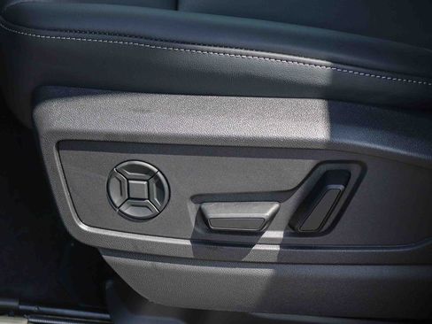 Certified 2025 Audi Q5 Premium w/ Convenience Package AWD/4WD image 24