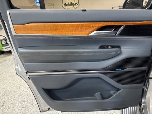 Used 2022 Jeep Grand Wagoneer Series II w/ Premium Group II image 52