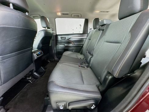 Used 2014 Toyota Highlander Plus FWD image 27