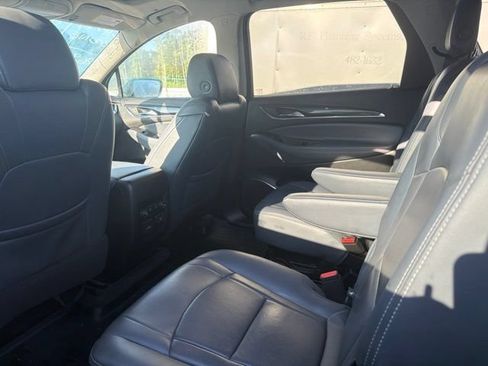 Used 2018 Buick Enclave Essence AWD/4WD image 10