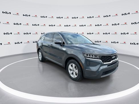 Used 2023 Kia Sorento LX image 2