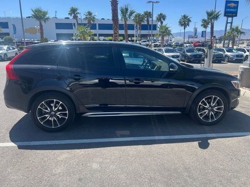 Used 2018 Volvo V60 T5 Cross Country AWD/4WD image 10