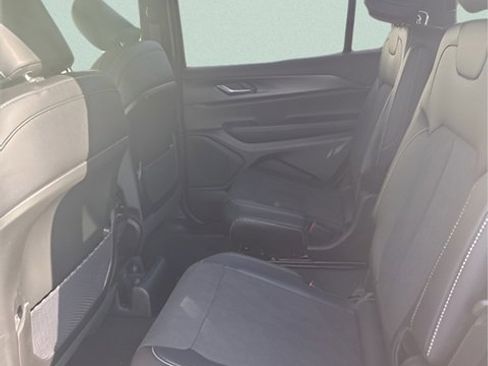 New 2025 Jeep Grand Cherokee L Altitude image 20