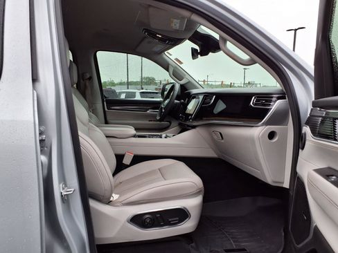 Used 2022 Jeep Wagoneer Series III w/ Convenience Group I AWD/4WD image 28