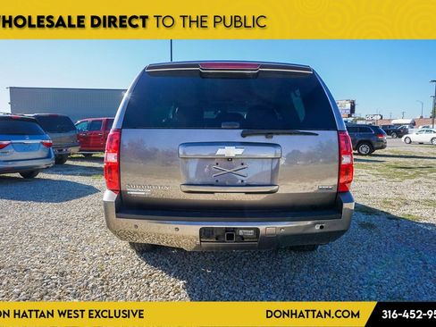 Used 2011 Chevrolet Suburban LT image 31