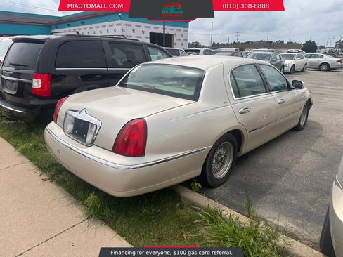 Used 1999 Lincoln Town Car Cartier RWD image 4