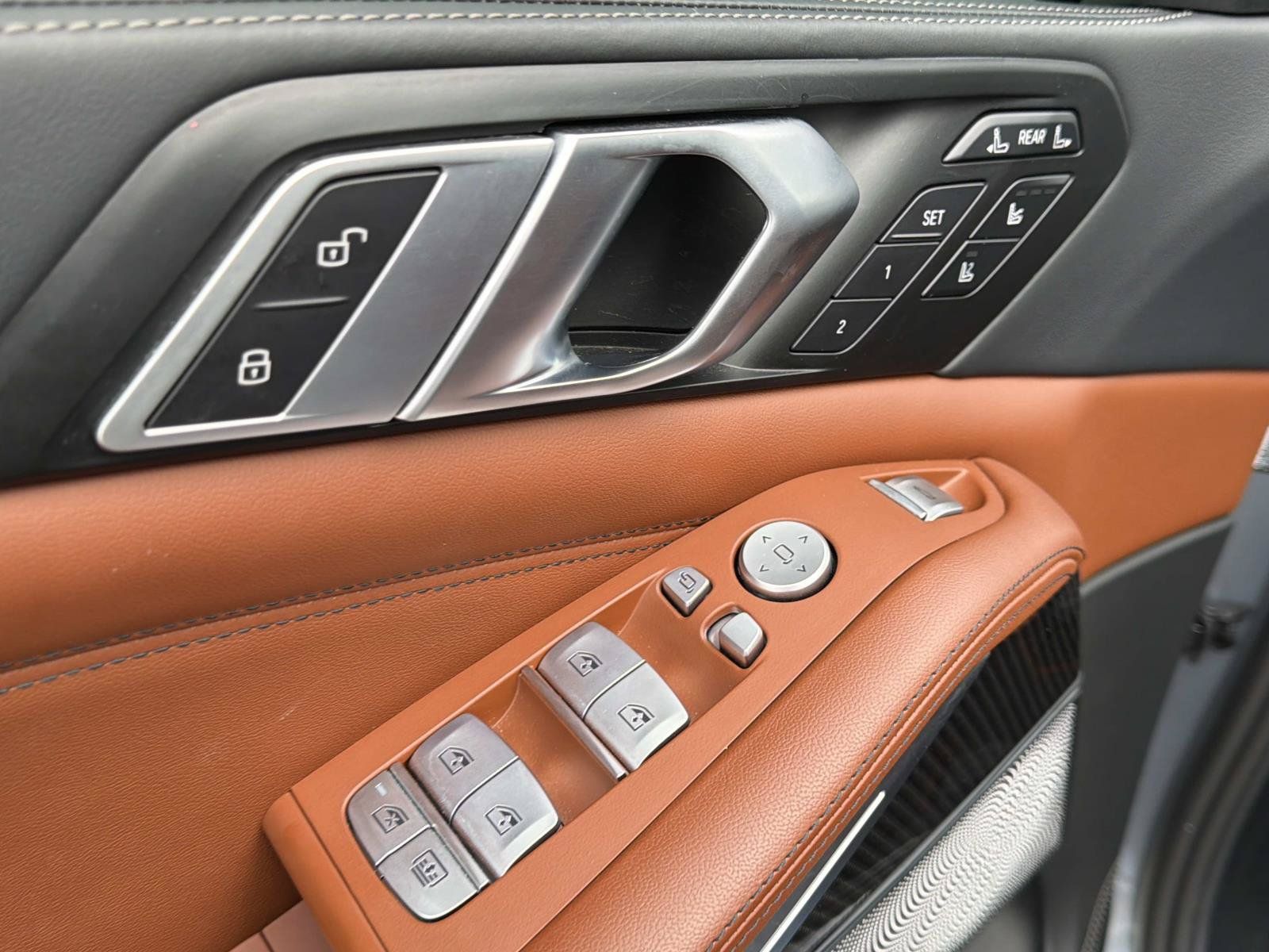 Used 2025 BMW ALPINA XB7 AWD/4WD image 18