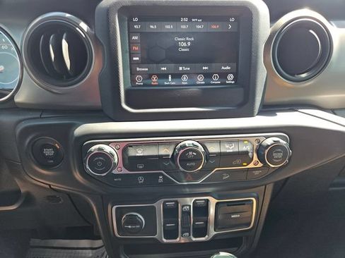 Used 2018 Jeep Wrangler Unlimited Sport S AWD/4WD image 17