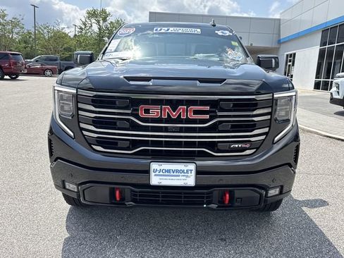 Used 2025 GMC Sierra 1500 AT4 w/ AT4 Premium Package AWD/4WD image 8