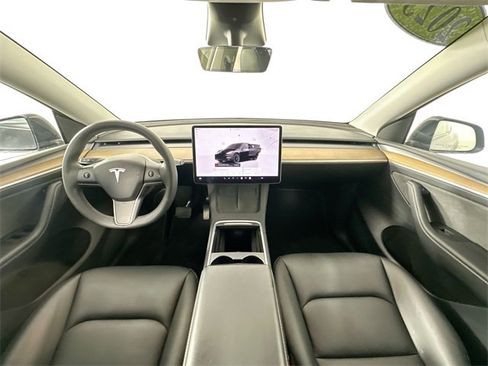 Used 2023 Tesla Model Y Long Range image 3