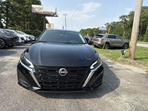 Used 2024 Nissan Altima 2.5 SV FWD image 2