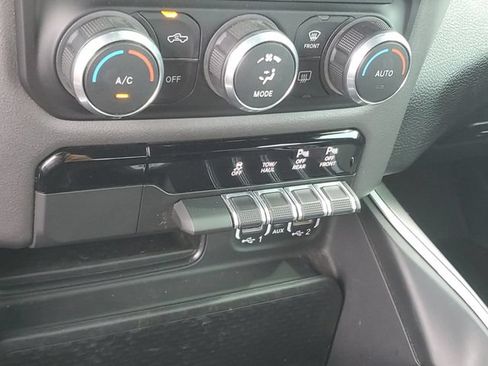 Used 2022 RAM 1500 Big Horn AWD/4WD image 18