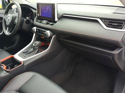 Used 2024 Toyota RAV4 Adventure image 32